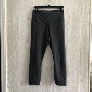 Nike Mid-Rise Crop Leggings